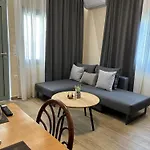 Rodon Manor Apartment