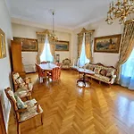Apartment Rodon Manor *