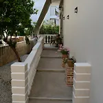 Rodon Manor Apartment