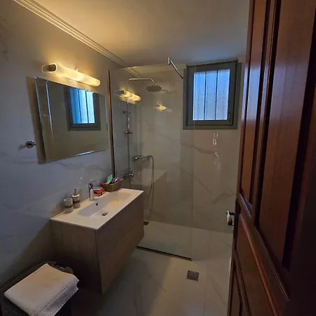 Apartment Rodon Manor