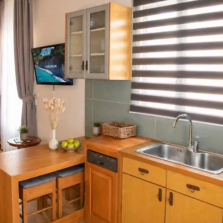 Rodon Manor Apartment *