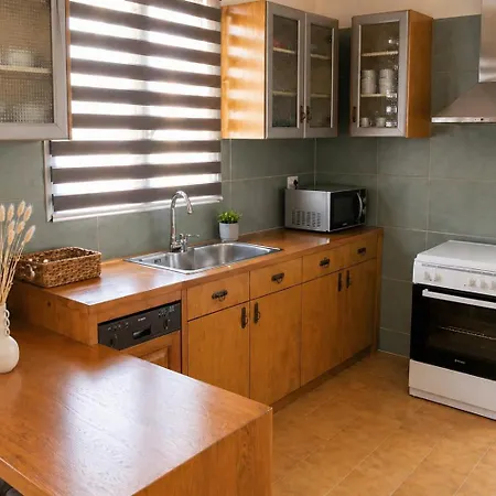 Rodon Manor Apartment