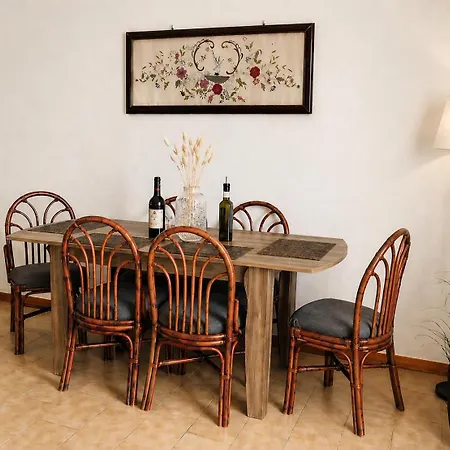Rodon Manor Apartment