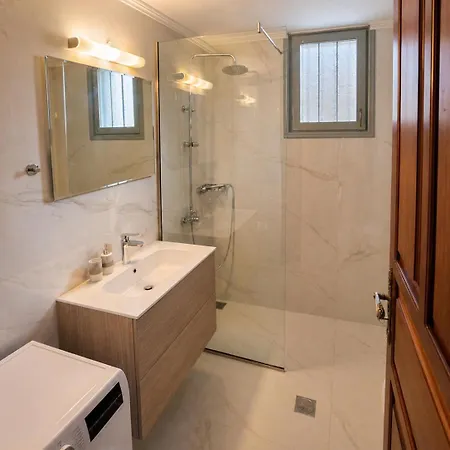 Apartment Rodon Manor