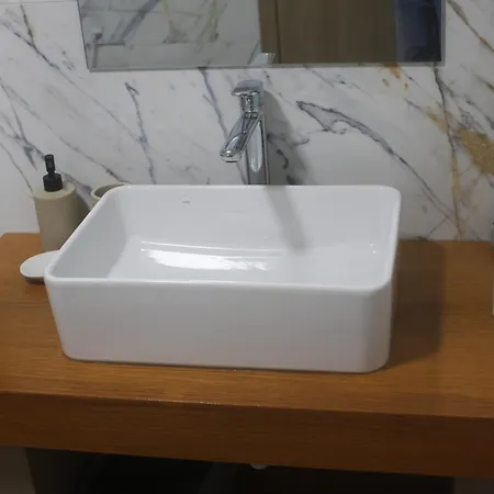 Rodon Manor Apartment *